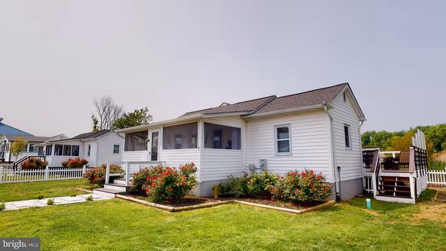 5233 BREEZY POINT RD, Chesapeake Beach, MD 20732