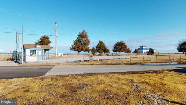5233 BREEZY POINT RD, Chesapeake Beach, MD 20732