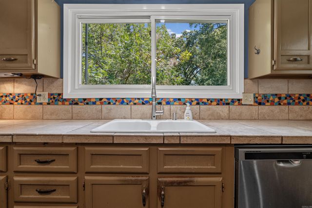 512 Beachview Circle, Hot Springs, AR 71913