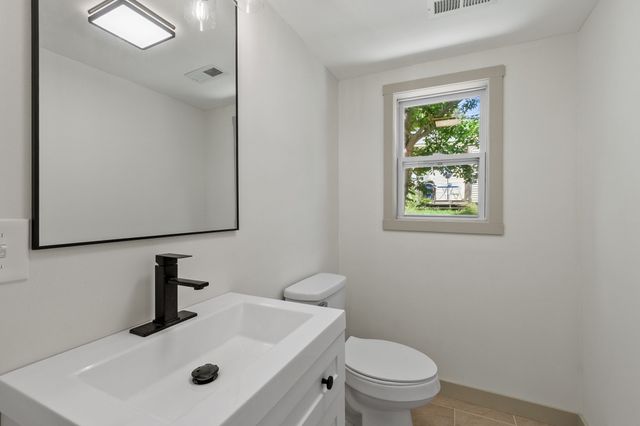 25 Main St, Ashburnham, MA 01430