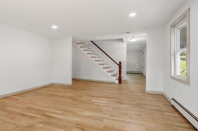 25 Main St, Ashburnham, MA 01430