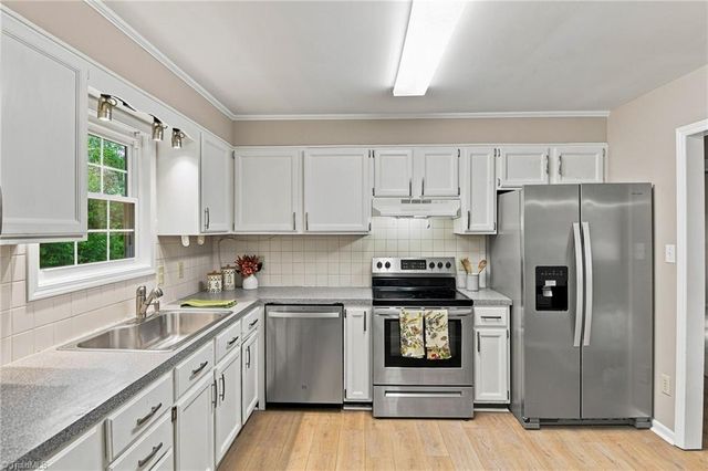 207 Tamworth Drive, Clemmons, NC 27012
