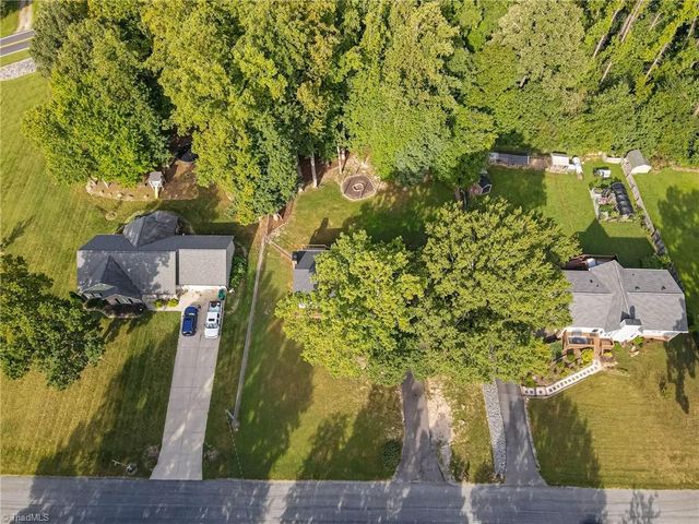 207 Tamworth Drive, Clemmons, NC 27012