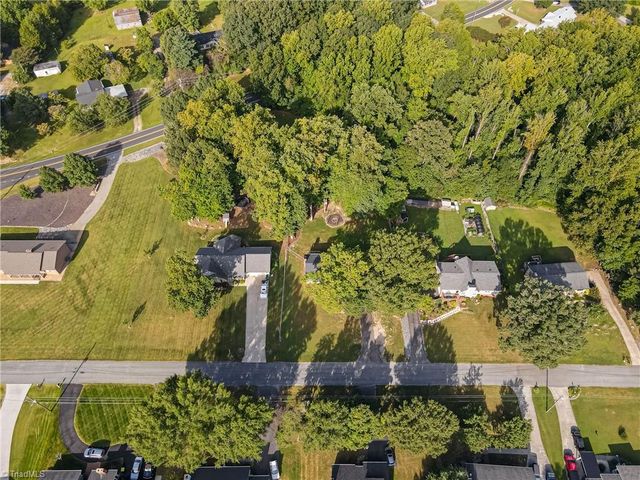 207 Tamworth Drive, Clemmons, NC 27012