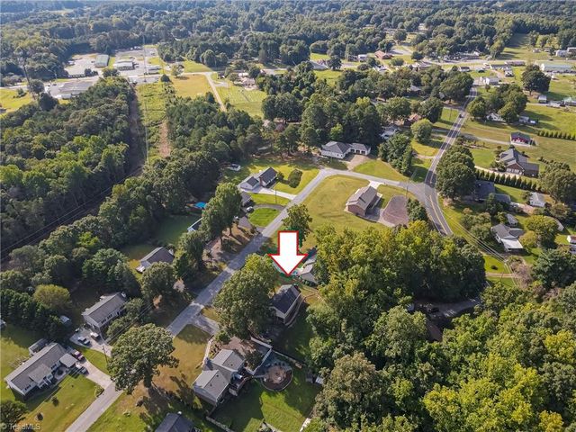207 Tamworth Drive, Clemmons, NC 27012