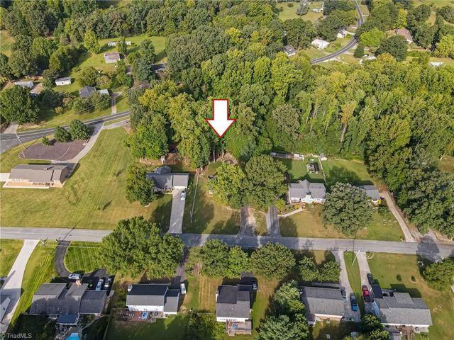 207 Tamworth Drive, Clemmons, NC 27012
