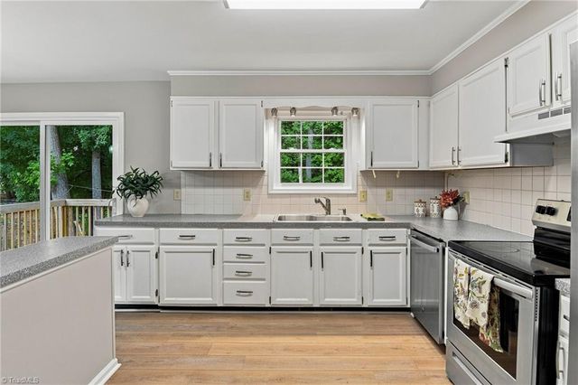 207 Tamworth Drive, Clemmons, NC 27012