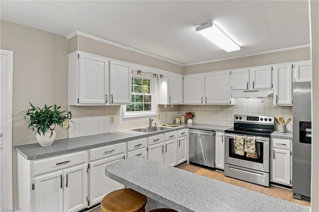 207 Tamworth Drive, Clemmons, NC 27012