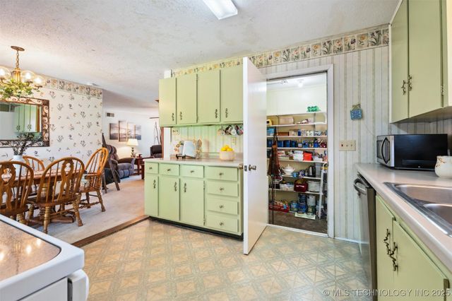 300 SE Waverly Avenue, Bartlesville, OK 74006