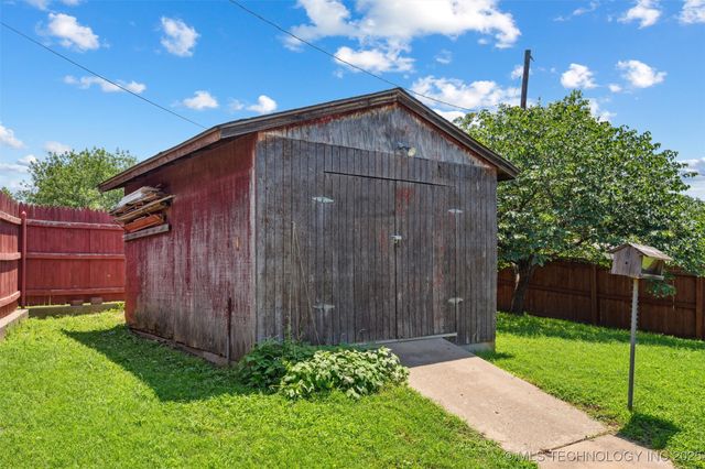 300 SE Waverly Avenue, Bartlesville, OK 74006