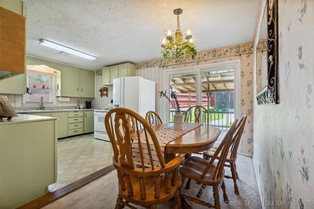 300 SE Waverly Avenue, Bartlesville, OK 74006