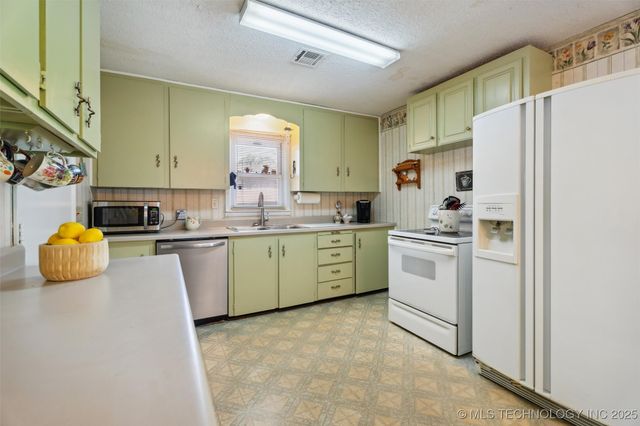 300 SE Waverly Avenue, Bartlesville, OK 74006