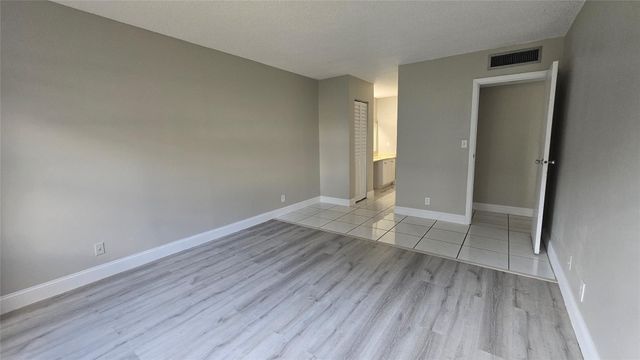 6200 S Falls Circle Dr 105, Lauderhill, FL 33319