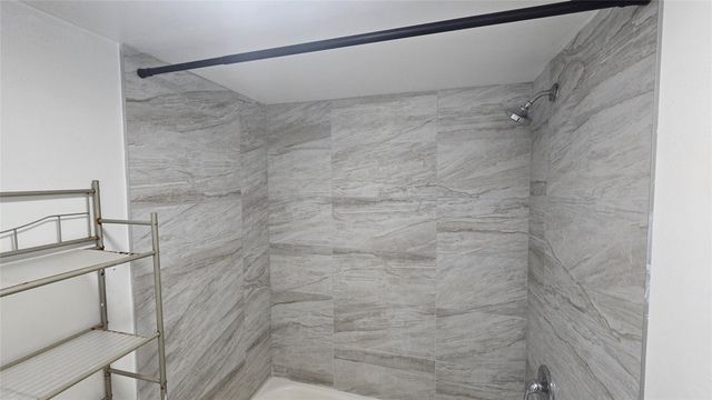 6200 S Falls Circle Dr 105, Lauderhill, FL 33319