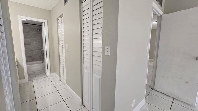 6200 S Falls Circle Dr 105, Lauderhill, FL 33319