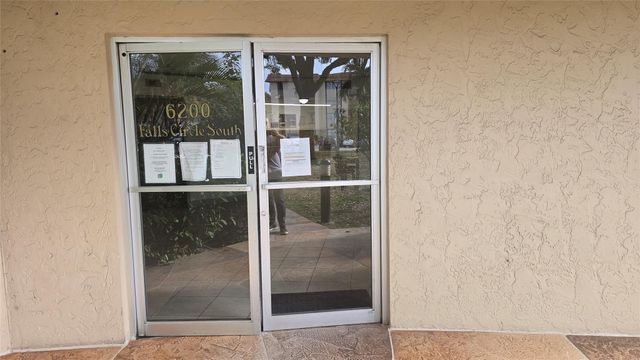 6200 S Falls Circle Dr 105, Lauderhill, FL 33319