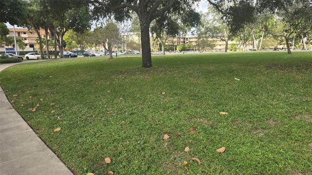 6200 S Falls Circle Dr 105, Lauderhill, FL 33319