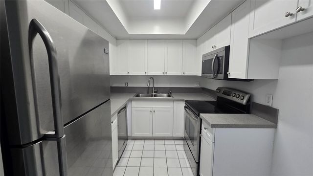 6200 S Falls Circle Dr 105, Lauderhill, FL 33319