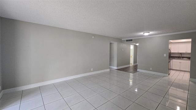 6200 S Falls Circle Dr 105, Lauderhill, FL 33319