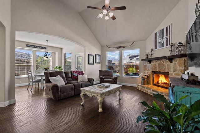 320 Sherbrook Street, Van Alstyne, TX 75495