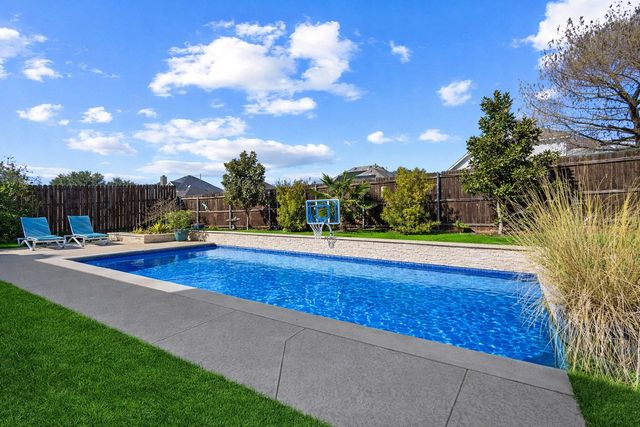 320 Sherbrook Street, Van Alstyne, TX 75495