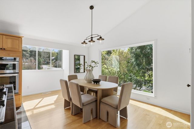 1040 NW Honeywood Place, Issaquah, WA 98027