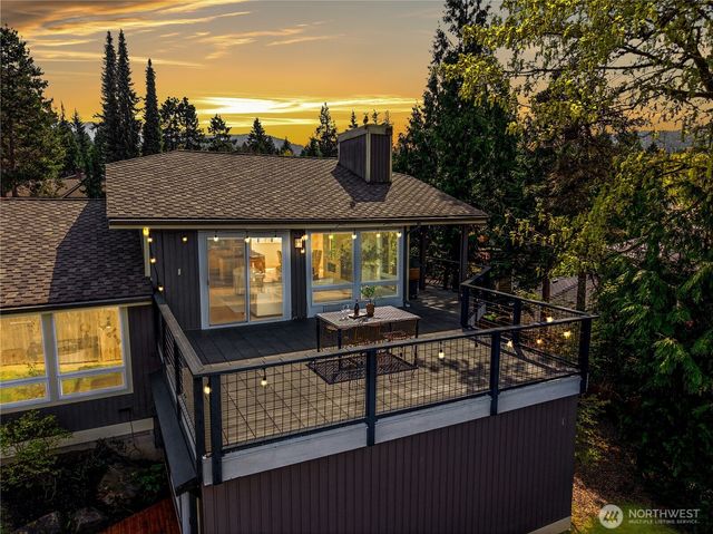 1040 NW Honeywood Place, Issaquah, WA 98027