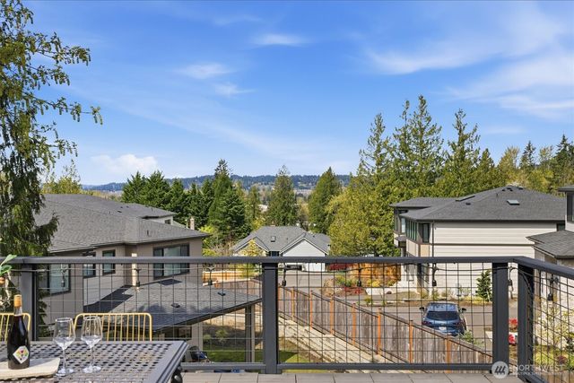 1040 NW Honeywood Place, Issaquah, WA 98027