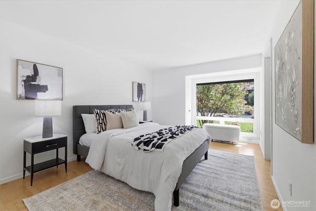 1040 NW Honeywood Place, Issaquah, WA 98027