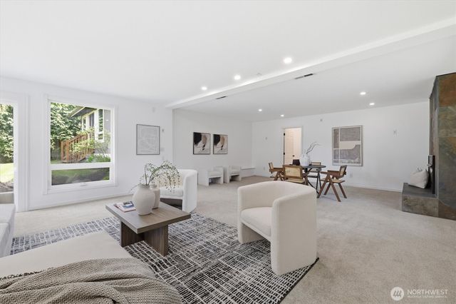 1040 NW Honeywood Place, Issaquah, WA 98027