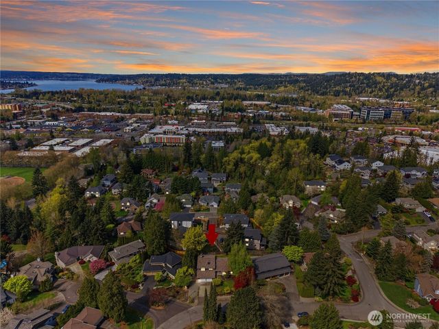 1040 NW Honeywood Place, Issaquah, WA 98027