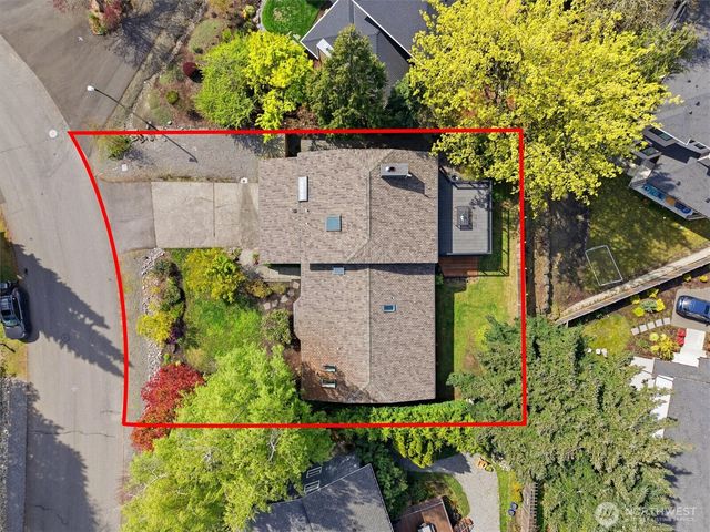1040 NW Honeywood Place, Issaquah, WA 98027