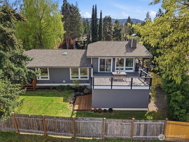1040 NW Honeywood Place, Issaquah, WA 98027