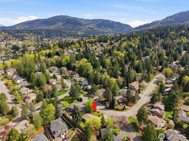1040 NW Honeywood Place, Issaquah, WA 98027