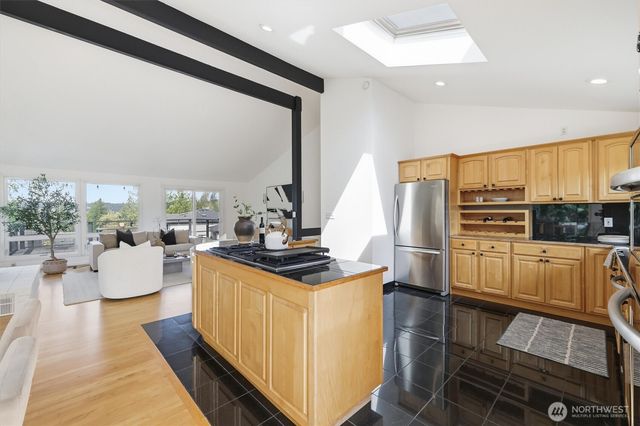 1040 NW Honeywood Place, Issaquah, WA 98027