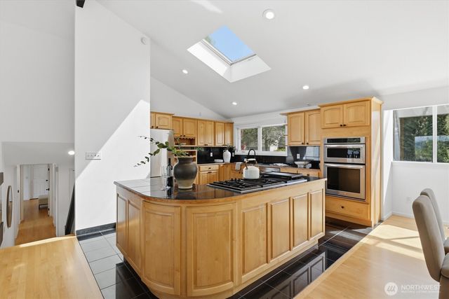 1040 NW Honeywood Place, Issaquah, WA 98027