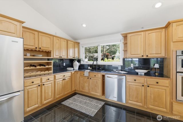 1040 NW Honeywood Place, Issaquah, WA 98027
