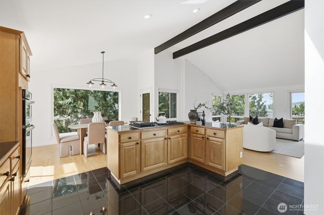 1040 NW Honeywood Place, Issaquah, WA 98027