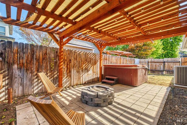 4947 S Silvermaple Ave, Boise, ID 83709