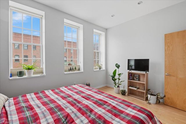 161 Saint Paul St Unit 202, Burlington, VT 05401
