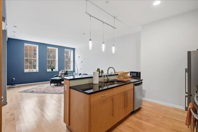 161 Saint Paul St Unit 202, Burlington, VT 05401