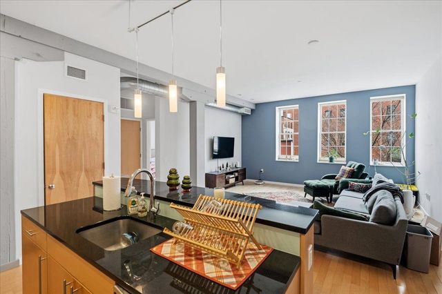161 Saint Paul St Unit 202, Burlington, VT 05401