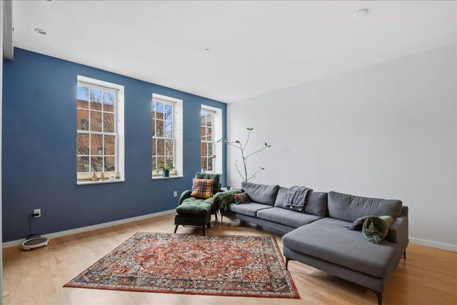 161 Saint Paul St Unit 202, Burlington, VT 05401