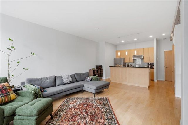 161 Saint Paul St Unit 202, Burlington, VT 05401