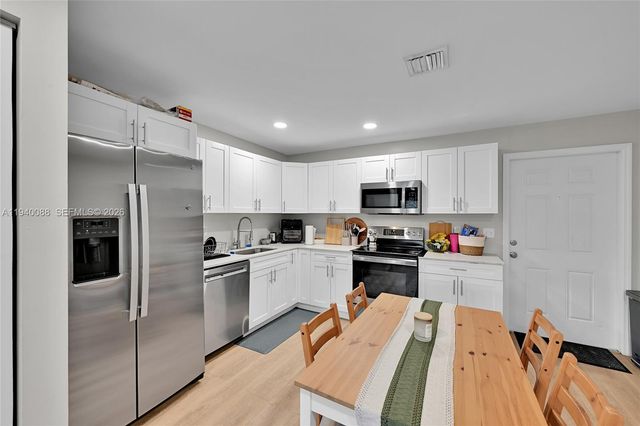 700 NW 18th St, Fort Lauderdale, FL 33311