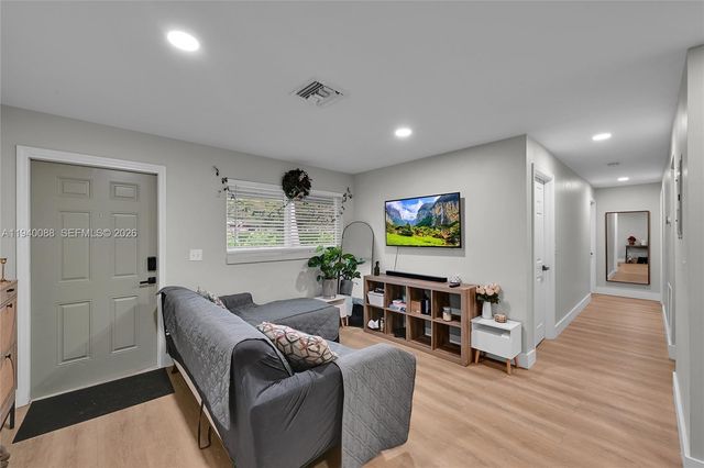 700 NW 18th St, Fort Lauderdale, FL 33311