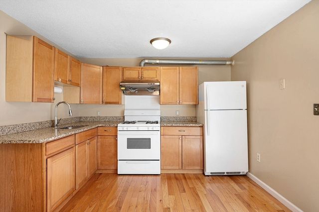 54 Gates St 2, Lowell, MA 01851