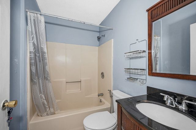 54 Gates St 2, Lowell, MA 01851
