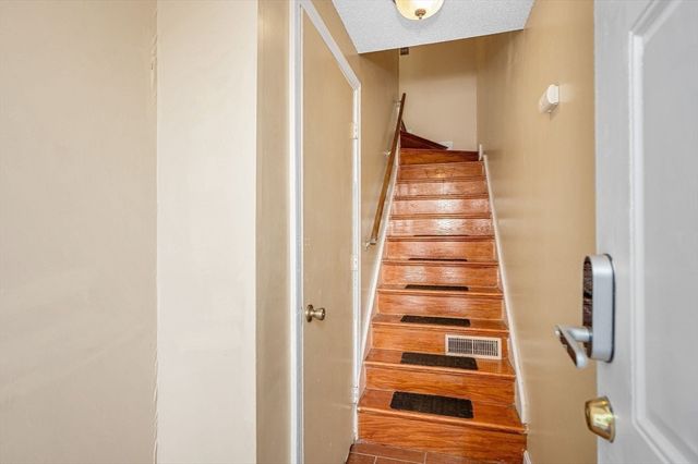 54 Gates St 2, Lowell, MA 01851