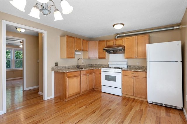 54 Gates St 2, Lowell, MA 01851